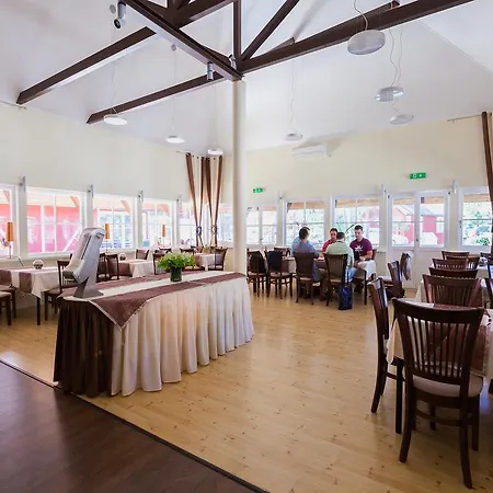 Aldeamento Turístico Roosta Village