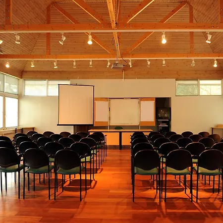 Aldeamento Turístico Roosta Village