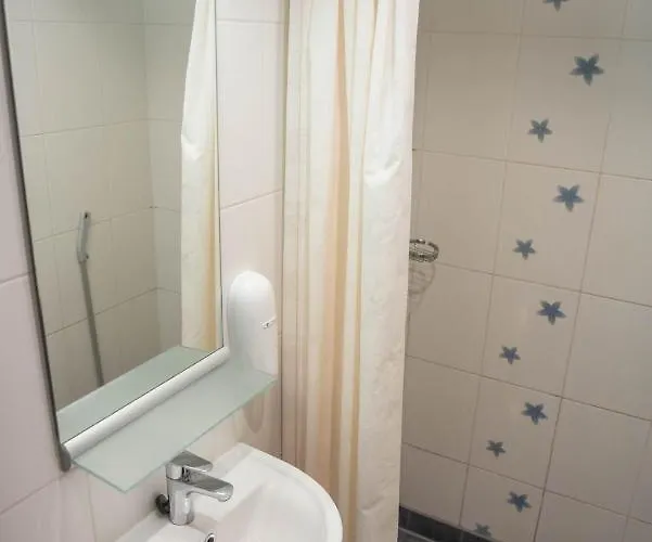 Roosta Village פארק נופש נוארוטסי