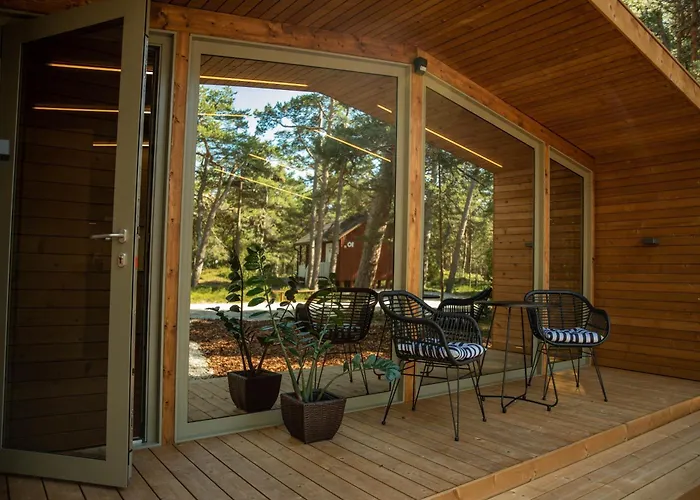 Roosta Village נוארוטסי