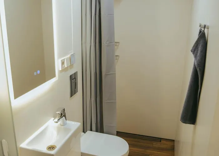 Roosta Village נוארוטסי