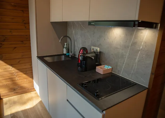 Roosta Village נוארוטסי