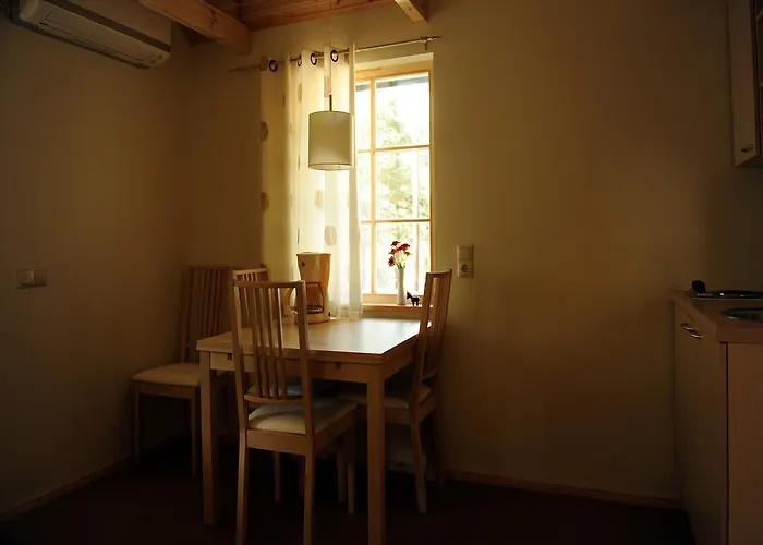 Roosta Village נוארוטסי