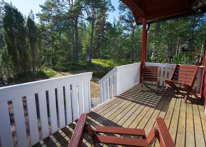 Roosta Village נוארוטסי