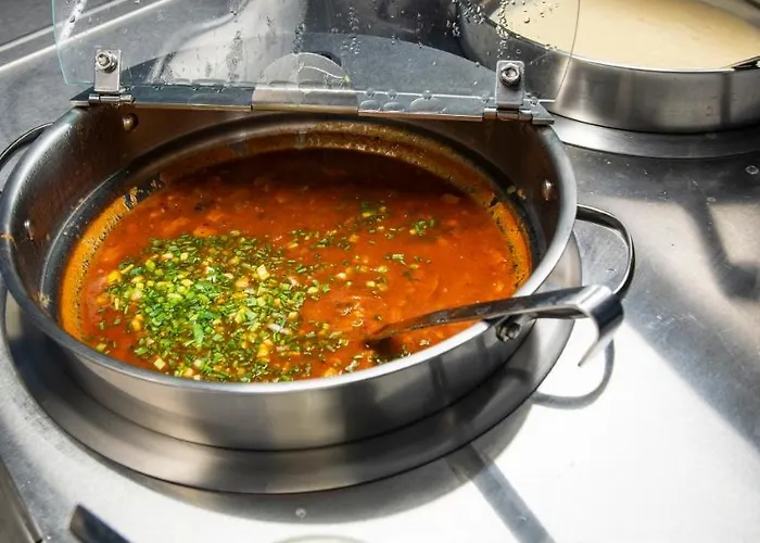 Roosta Village פארק נופש נוארוטסי